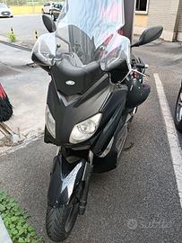 Yamaha xmax 250