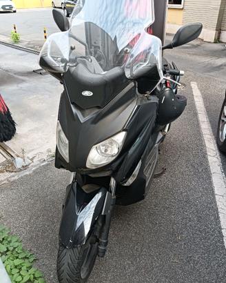 Yamaha xmax 250