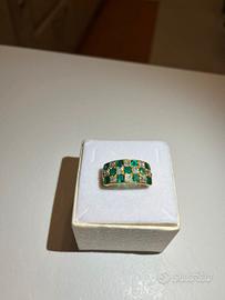 anello in oro 18kt pavé smeraldi e diamanti