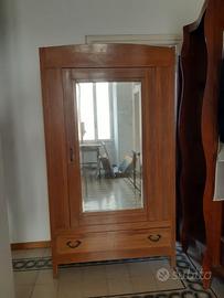 Armadio Antico ad Anta Unica in Legno