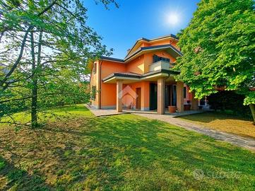 VILLA A SCHIERA A CASSANO D'ADDA