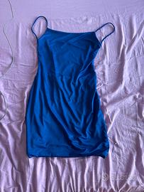 Vestito blu con schiena scoperta