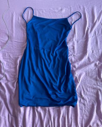 Vestito blu con schiena scoperta
