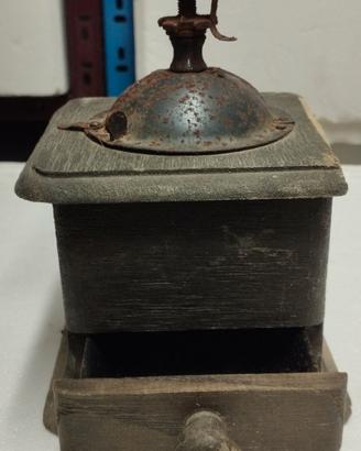 bilancia e macinino antichi 