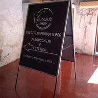 insegna apribile con piedi