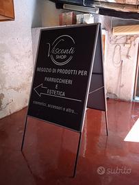 insegna apribile con piedi