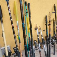 canne da pesca con mulinelli