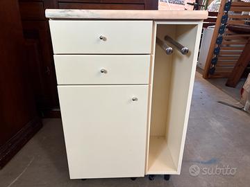 Mobile da bagno con piano in marmo