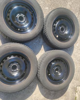 4 Gomme e cerchi  Nissan 215/65/16 H