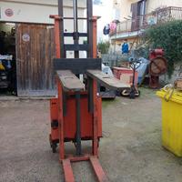 sollevatore transpalet con alzata elettrica