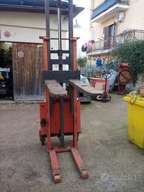 sollevatore transpalet con alzata elettrica