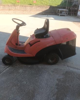 trattorino tagliaerba 