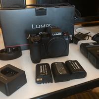 Lumix S5 + flash Godox + 3 batterie