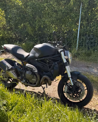 Ducati Monster 821 – 16.000 km, nero opaco