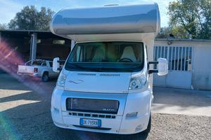 camper mansardato con letti a castello e garage a 