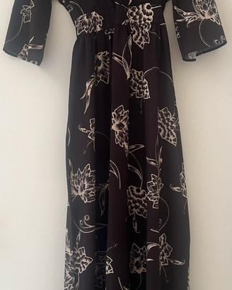 Vestito nero con fiori bianchi maniche 3/4