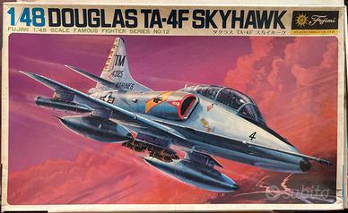 Aereo modello Douglas TA-4F Skyhawk 1/48