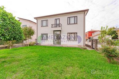 Villa di 155 m² con più di 5 locali e box auto a M