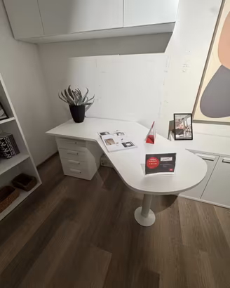 Ufficio moderno bianco - da esposizione