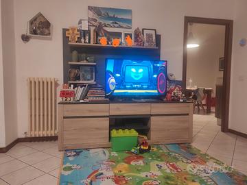 Mobile sala con credenze sospese