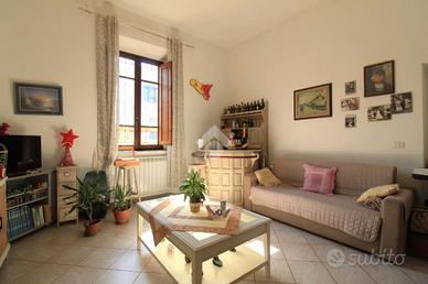 CASA SEMINDIPENDENTE A MONSUMMANO TERME