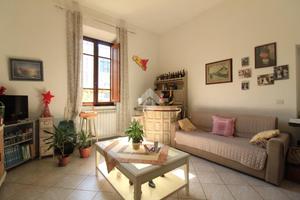 CASA SEMINDIPENDENTE A MONSUMMANO TERME