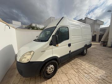 IVECO DAILY 35S12 FURGONE PASSO LUNGO – TETTO ALTO