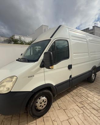 IVECO DAILY 35S12 FURGONE PASSO LUNGO – TETTO ALTO