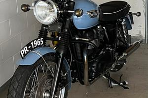 Triumph Bonneville t100 black