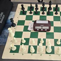 Scacchiera in plastica riavvolgibile con orologio