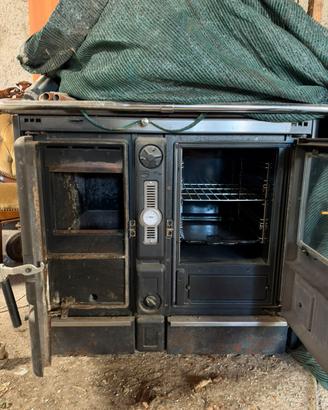 Termocucina/Termostufa a legna con forno Nordica