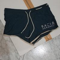 costume mere uomo baci e abbracci 