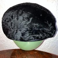 Cappello da donna nero tipo basco in astrakan