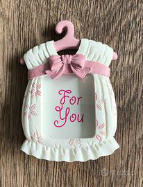 Bomboniera portafoto forma abitino rosa.