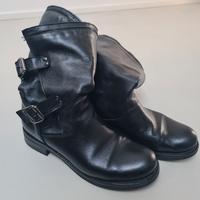 Stivali in pelle con fibbie