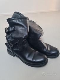 Stivali in pelle con fibbie