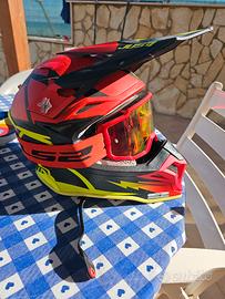 casco per enduro usato pari al nuovo