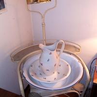 lavamani antico con specchio