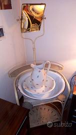 lavamani antico con specchio