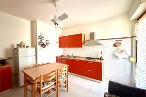 AMPIO APPARTAMENTO TIPOLOGIA QUADRIVANO CON CANTIN