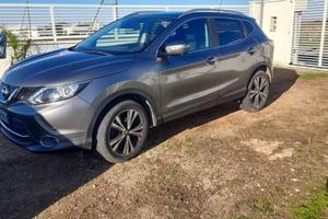 NISSA QASHQAI