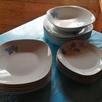 servizio di piatti  compreso di zuppiera