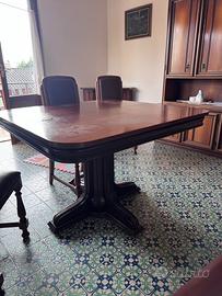 Tavolo da pranzo in legno massiccio allungabile