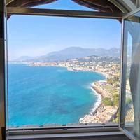 Appartamento 3 locali a picco sul mare