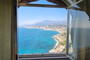 Appartamento 3 locali a picco sul mare