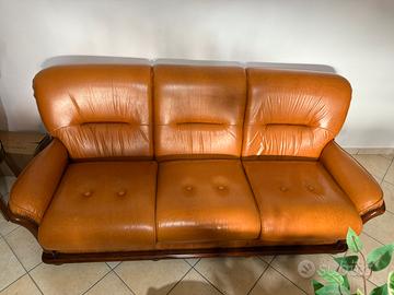 Divano e 2 poltrone in pelle