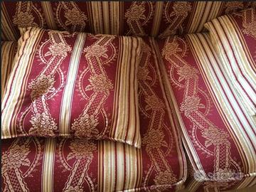 DIVANI ELEGANTI IMBOTTITI