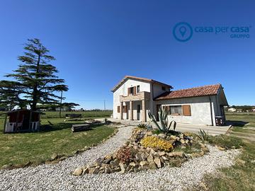 Villa singola con ampio parco e garage