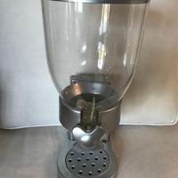 Dispenser di cereali in plastica con manovella