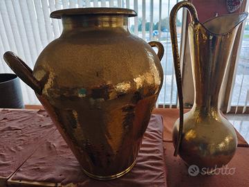 brocca e anfora vintage in ottone 